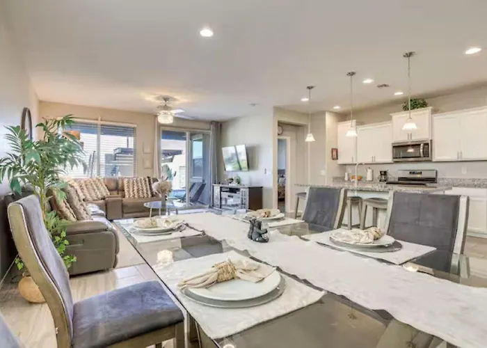 Villa Serene Oasis With Pool & Spa-goodyear *