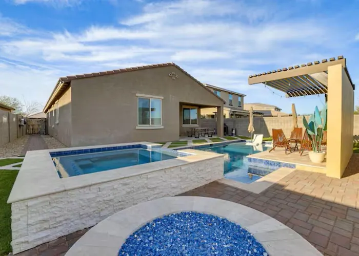 Serene Oasis With Pool & Spa-goodyear Villa