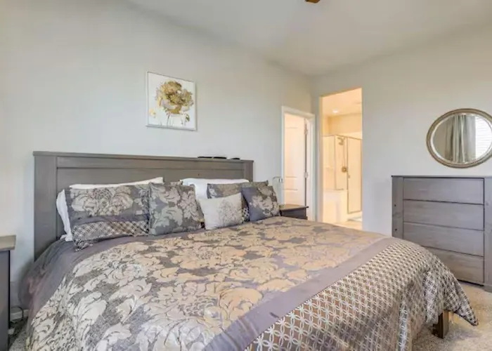 Serene Oasis With Pool & Spa-goodyear *